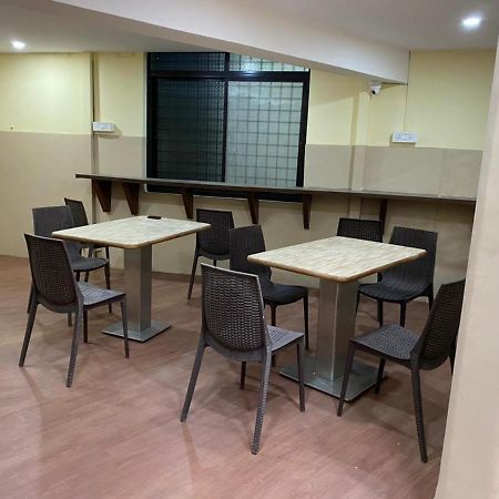 City Stay Ac Deluxe Hostel 마드가온 외부 사진
