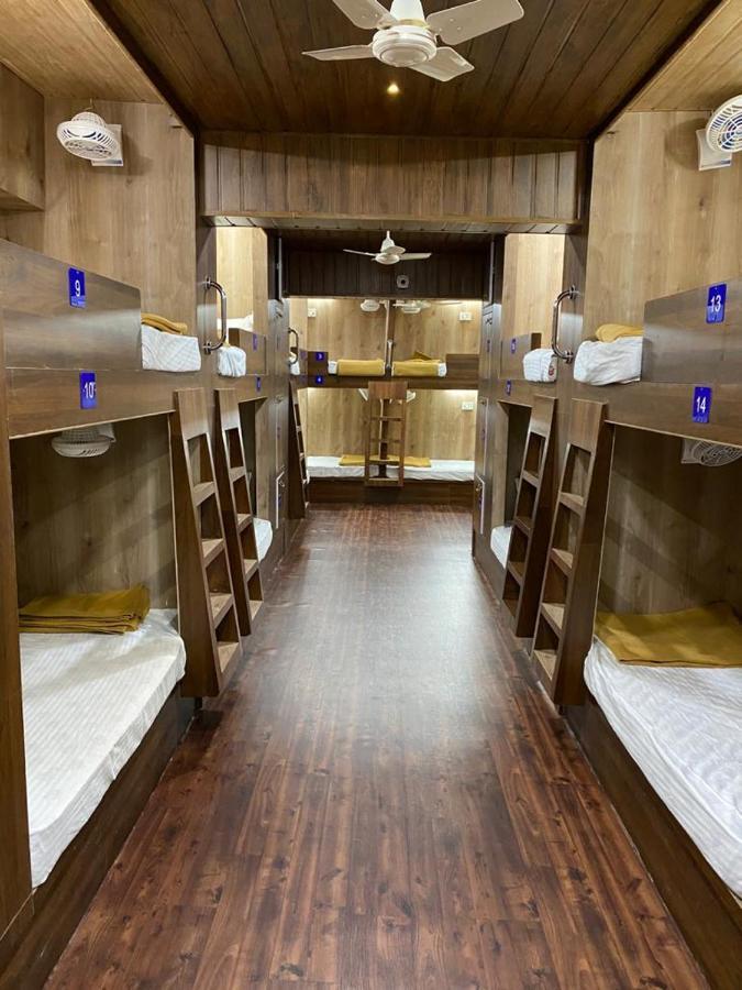 City Stay Ac Deluxe Hostel 마드가온 외부 사진