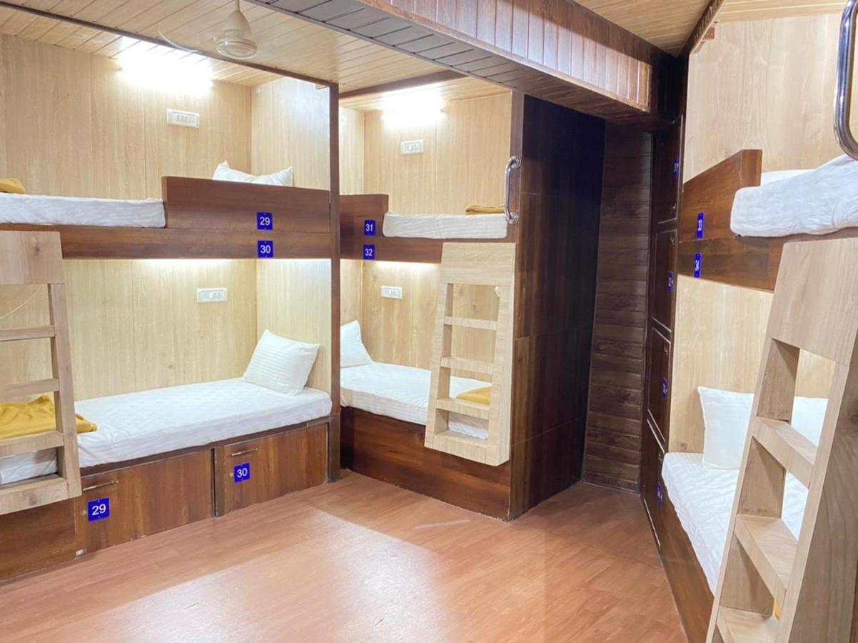 City Stay Ac Deluxe Hostel 마드가온 외부 사진